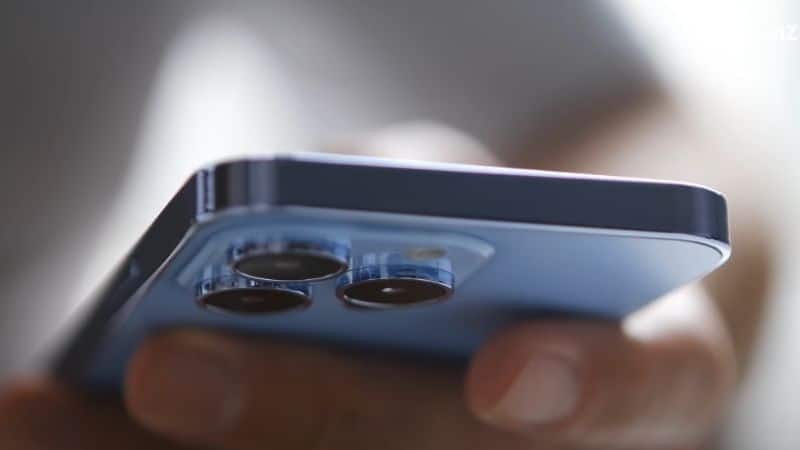 Apple को ट्रंप की धमकी: भारत में iPhone बनाने पर 25% टैक्स, क्या बदलेगी कंपनी की रणनीति? 2 Apple को ट्रंप की धमकी: भारत में iPhone बनाने पर 25% टैक्स